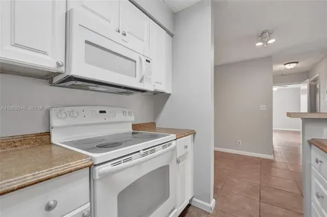 2846 S University Drive Davie FL 33328