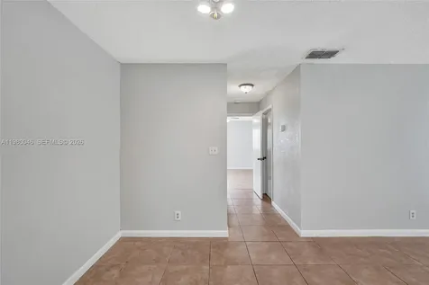 2846 S University Drive Davie FL 33328