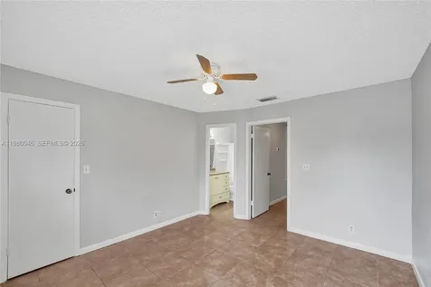 2846 S University Drive Davie FL 33328