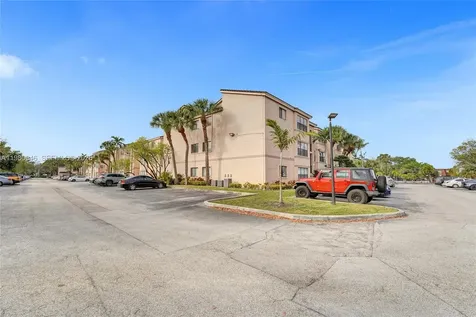 2846 S University Drive Davie FL 33328