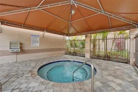 2846 S University Drive Davie FL 33328