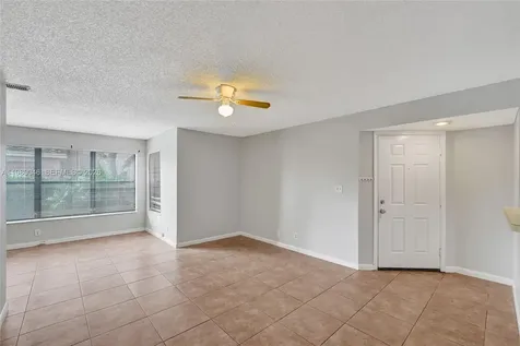 2846 S University Drive Davie FL 33328