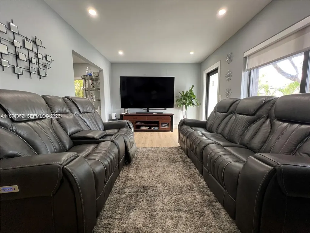 860 NW 18th Place Miami FL 33125