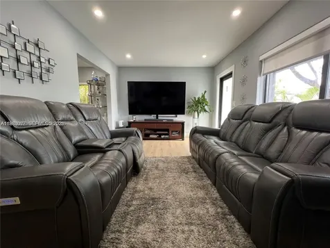 860 NW 18th Place Miami FL 33125