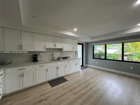 860 NW 18th Place Miami FL 33125