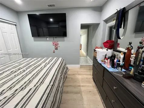 860 NW 18th Place Miami FL 33125