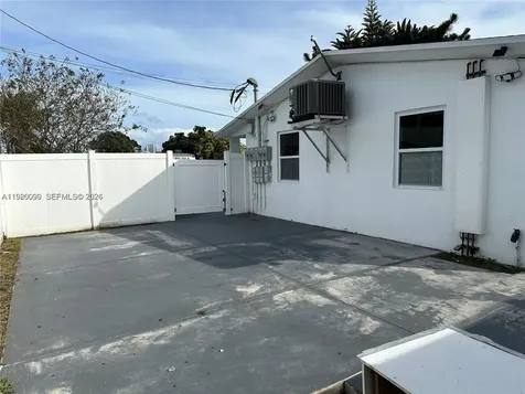 514 NE 4th Avenue Hallandale Beach FL 33009