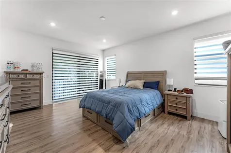 9881 W 34th Avenue Hialeah FL 33018
