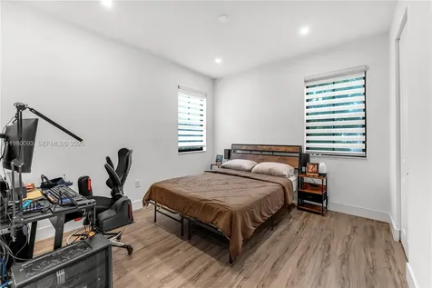 9881 W 34th Avenue Hialeah FL 33018