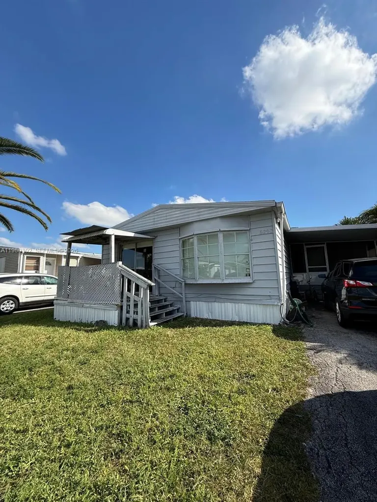 5290 SW 22nd Terrace Dania Beach FL 33312