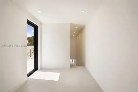3113 Elizabeth Street Miami FL 33133