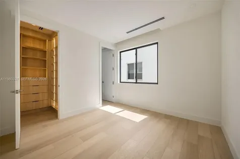 3113 Elizabeth Street Miami FL 33133
