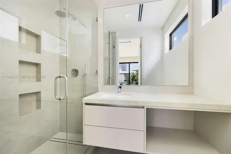 3113 Elizabeth Street Miami FL 33133