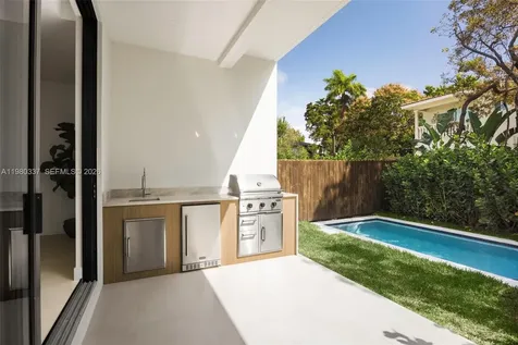 3113 Elizabeth Street Miami FL 33133
