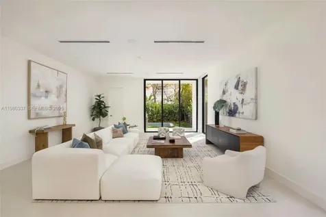 3113 Elizabeth Street Miami FL 33133