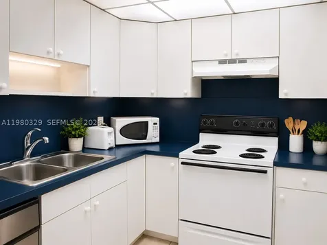 400 Kings Point Drive Sunny Isles Beach FL 33160