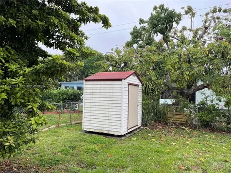 6261 NW 40th Street Virginia Gardens FL 33166