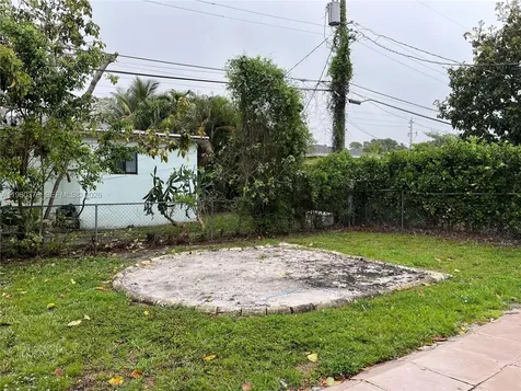 6261 NW 40th Street Virginia Gardens FL 33166