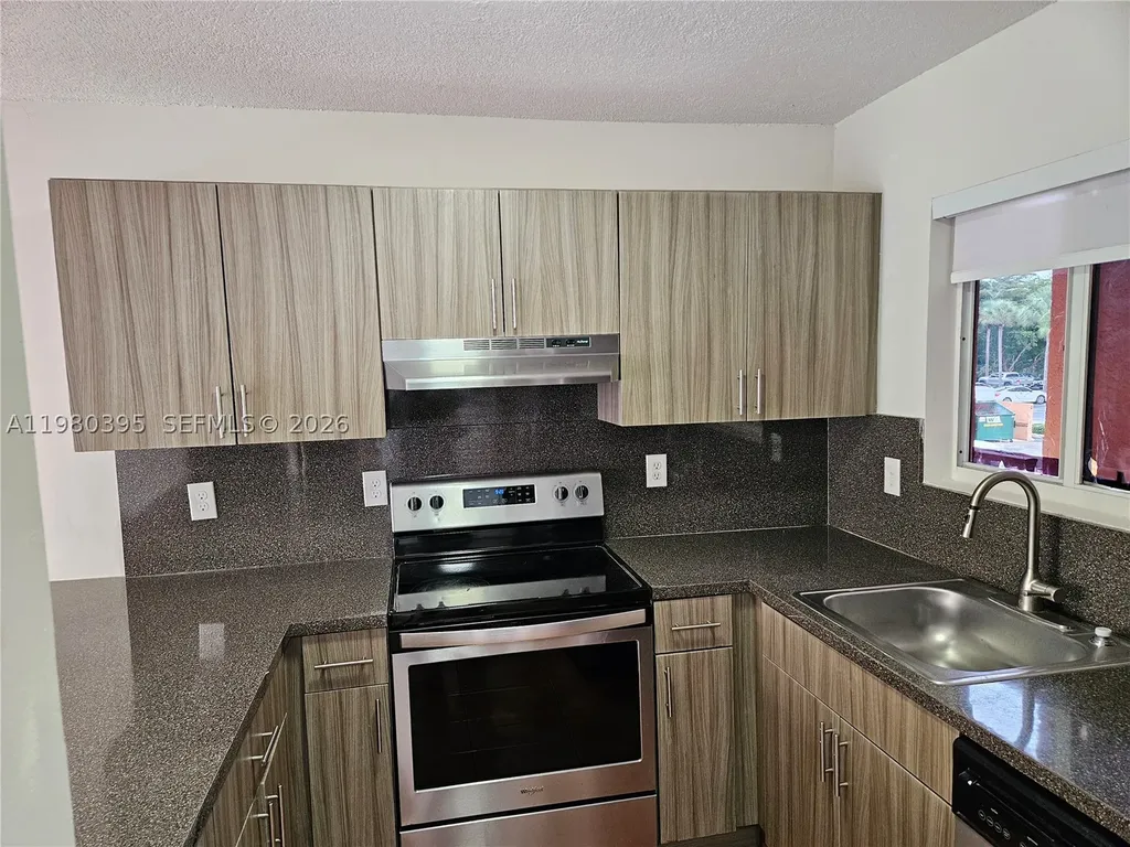 6235 Kendale Lakes Circle Miami FL 33183