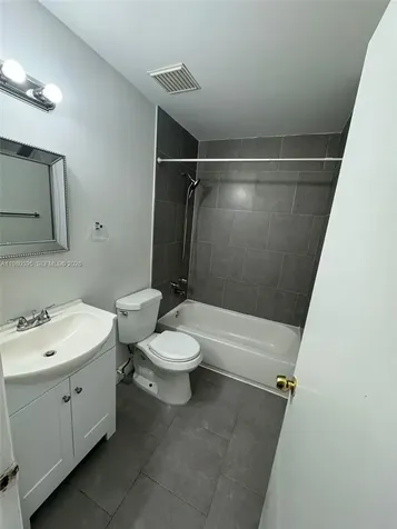 6235 Kendale Lakes Circle Miami FL 33183