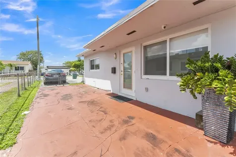 5271 NW 5th Street Miami FL 33126