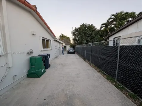 1037 SW 76th Avenue Miami FL 33144