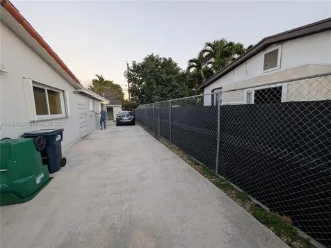 1037 SW 76th Avenue Miami FL 33144