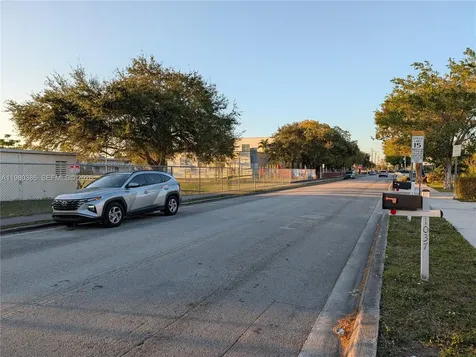 1037 SW 76th Avenue Miami FL 33144