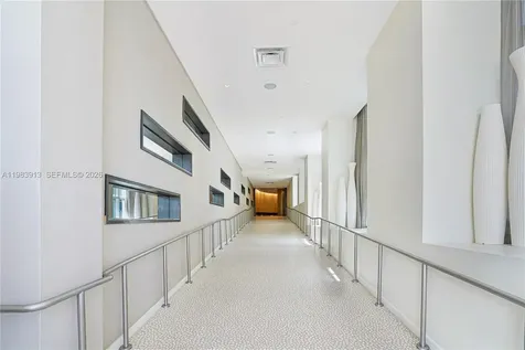 4391 Collins Avenue Miami Beach FL 33140