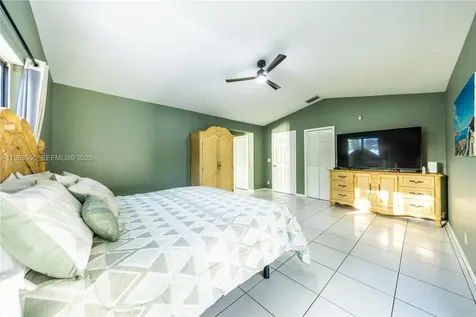 930 NW 197th Avenue Pembroke Pines FL 33029