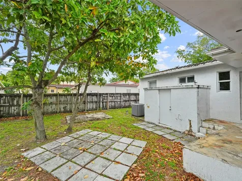 6437 SW 10th Street West Miami FL 33144