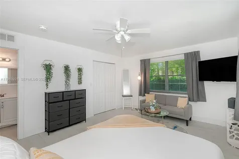 201 Columbus Parkway Hollywood FL 33021