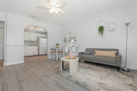 201 Columbus Parkway Hollywood FL 33021