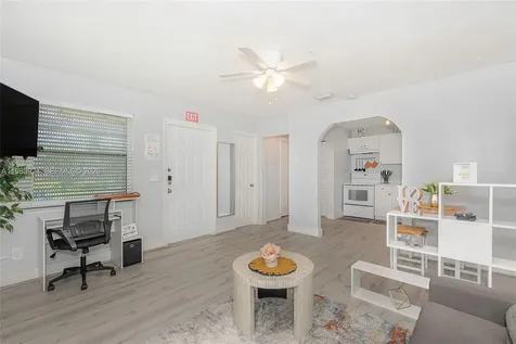 201 Columbus Parkway Hollywood FL 33021