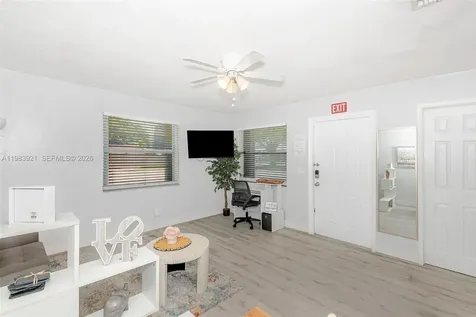 201 Columbus Parkway Hollywood FL 33021