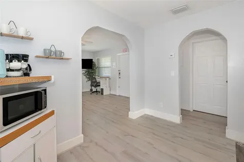 201 Columbus Parkway Hollywood FL 33021