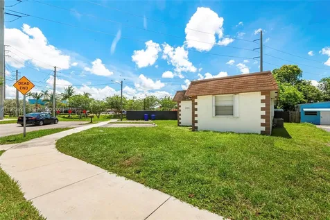 201 Columbus Parkway Hollywood FL 33021