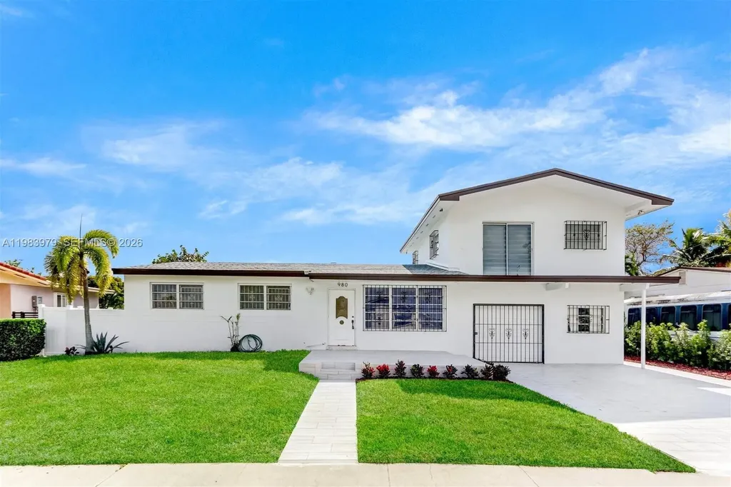 980 W 45th Place Hialeah FL 33012