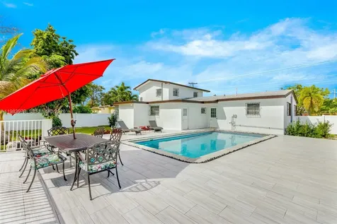 980 W 45th Place Hialeah FL 33012
