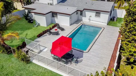 980 W 45th Place Hialeah FL 33012