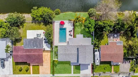 980 W 45th Place Hialeah FL 33012