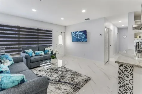 980 W 45th Place Hialeah FL 33012