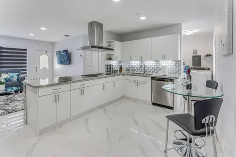 980 W 45th Place Hialeah FL 33012