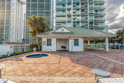 41 SE 5th Street Miami FL 33131