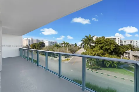9221 E Bay Harbor Drive Bay Harbor Islands FL 33154