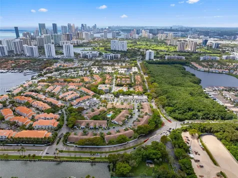 21244 Harbor Way Aventura FL 33180