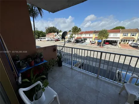 6850 W 16th Drive Hialeah FL 33014
