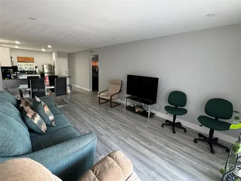 6850 W 16th Drive Hialeah FL 33014