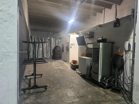 6439 Doral FL 33166