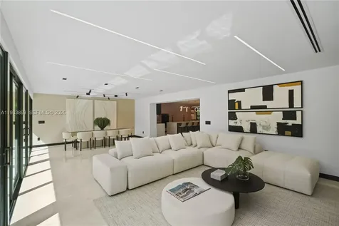20020 NE 21st Court Miami FL 33179